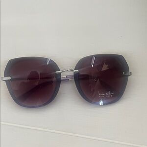 NWT Nicole Miller Sunglasses
Women Purple Grain 50mm New
100% Authentic